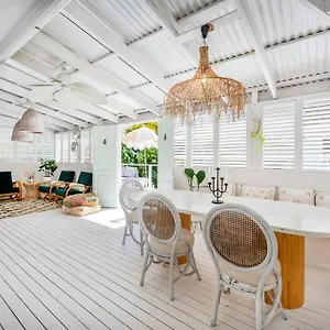 Palm Springs In Prime Location Gold Coast